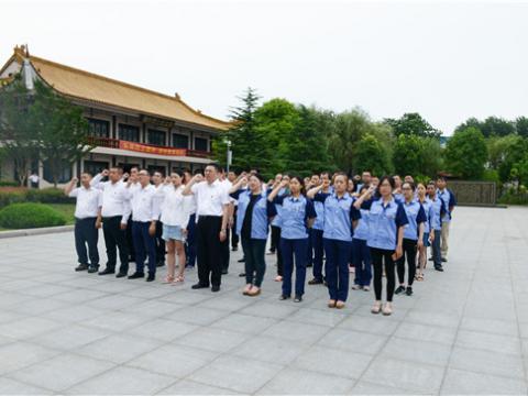沉温入党誓词   怀想英雄先烈——suncitygroup太阳集团集团党总支部组织整个党员发展党建活动