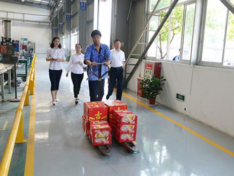 suncitygroup太阳集团集团工会发展“夏季送清冷”活动