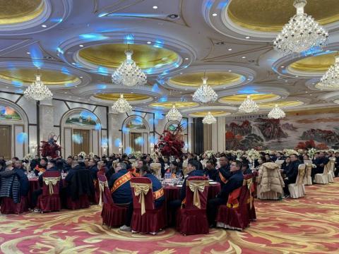 雄鹰展翅震寰宇 威龙腾飞冲云霄|suncitygroup太阳集团电气召开2023年度总结赞美大会暨2024年迎新春晚会