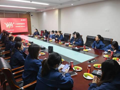 女神节欢乐 | 愿你熠熠青春，开放光线